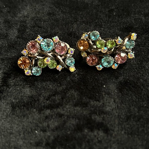 Vtg Rhinestone Clip On Earrings Aurora Borealis paisley shaped - Picture 10 of 10